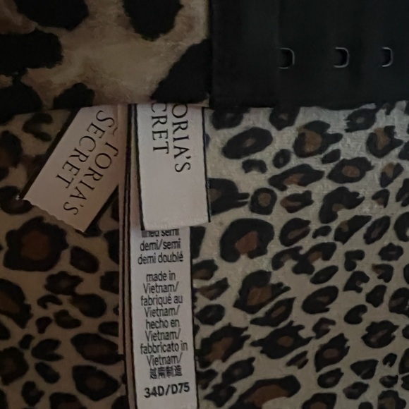 Victoria’s Secret NWT bra - Picture 2 of 2